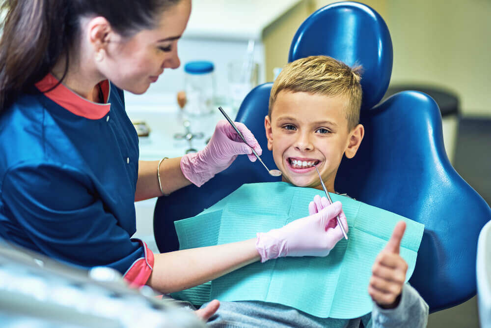 an-emergency-dentist-in-kapolei-with-a-happy-kid