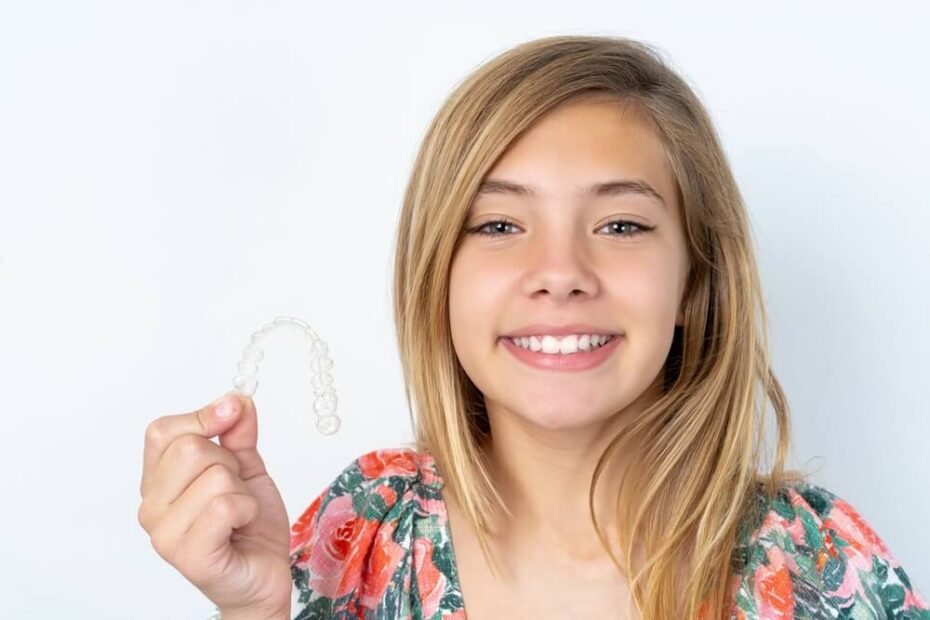 Invisalign in Pearl City making a girl's teeth straight